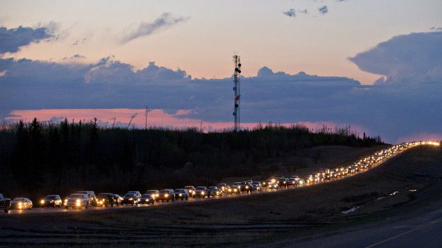 Все население города в Канаде приказано эвакуировать из-за лесных пожаров