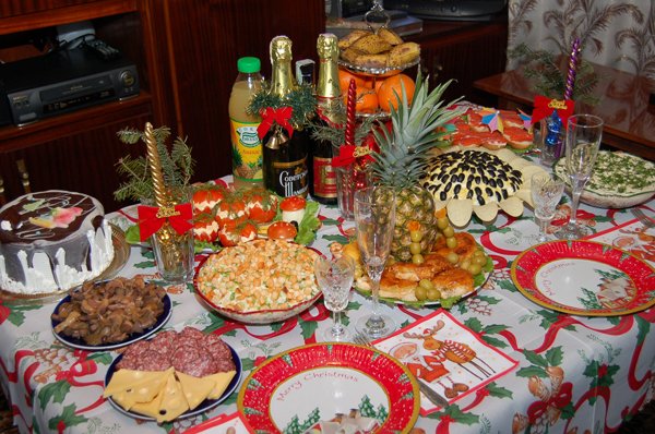 Выхожу в подъезд,  а там ОН