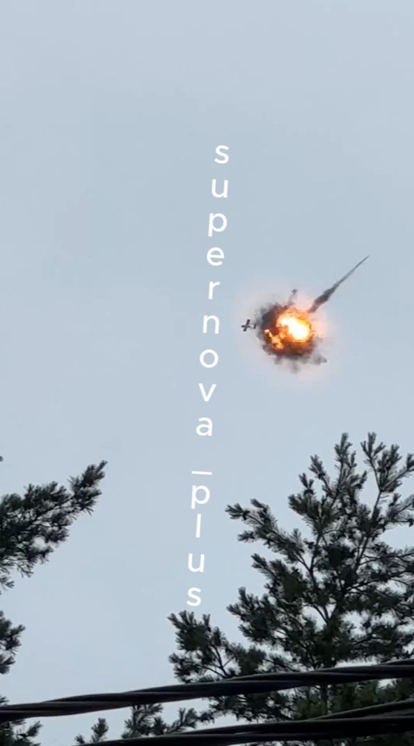 Двухэтажный дом загорелся после падения обломков сбитого беспилотника