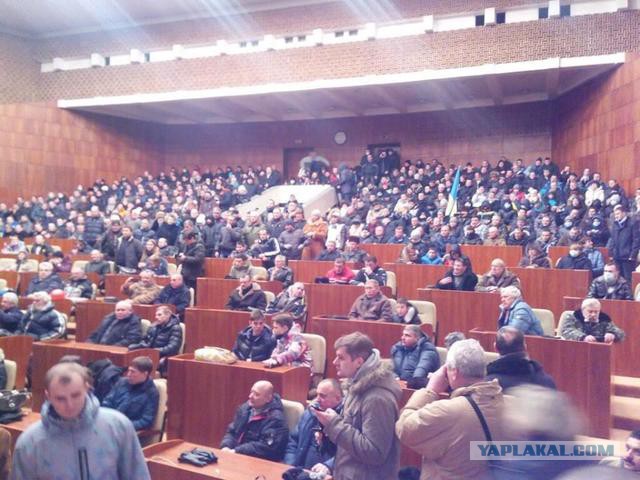 Украина штурмует верховную раду!