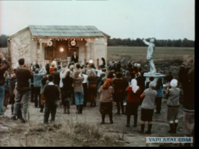 Просто уличный туалет в деревне