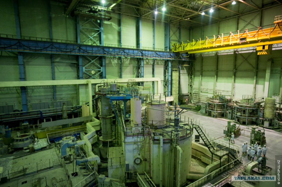 Первая в мире на быстрых нейтронах. БН-350 реактор. БН-350 Актау. АЭС Шевченко БН-350. Реактор БН-350 В Актау.