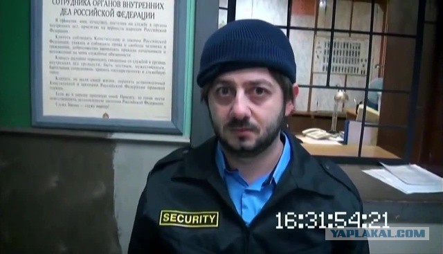 Полиция Стокгольма ищет мигранта, избившего мать с двумя детьми