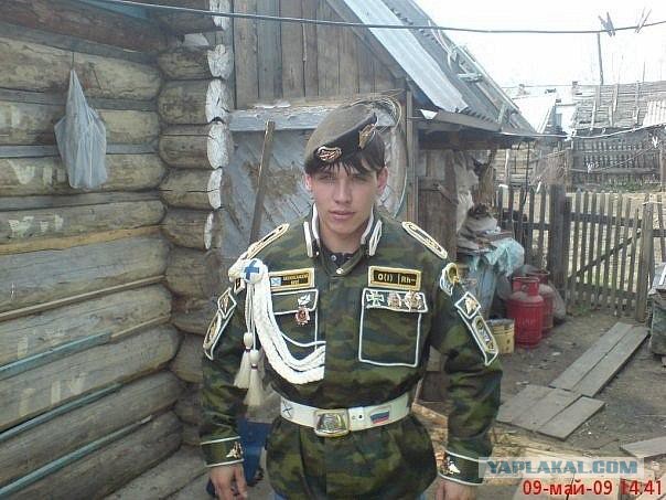 Солдат шьет - служба идет