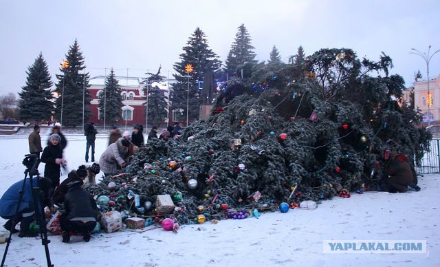 Рейтинг «самых ужасных» рождественских ёлок