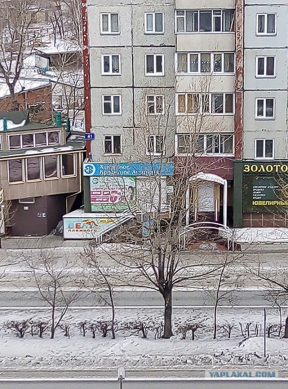 Разбойное нападение в МФО «Акс Финансе» на Народном бульваре в Белгороде попало на видео