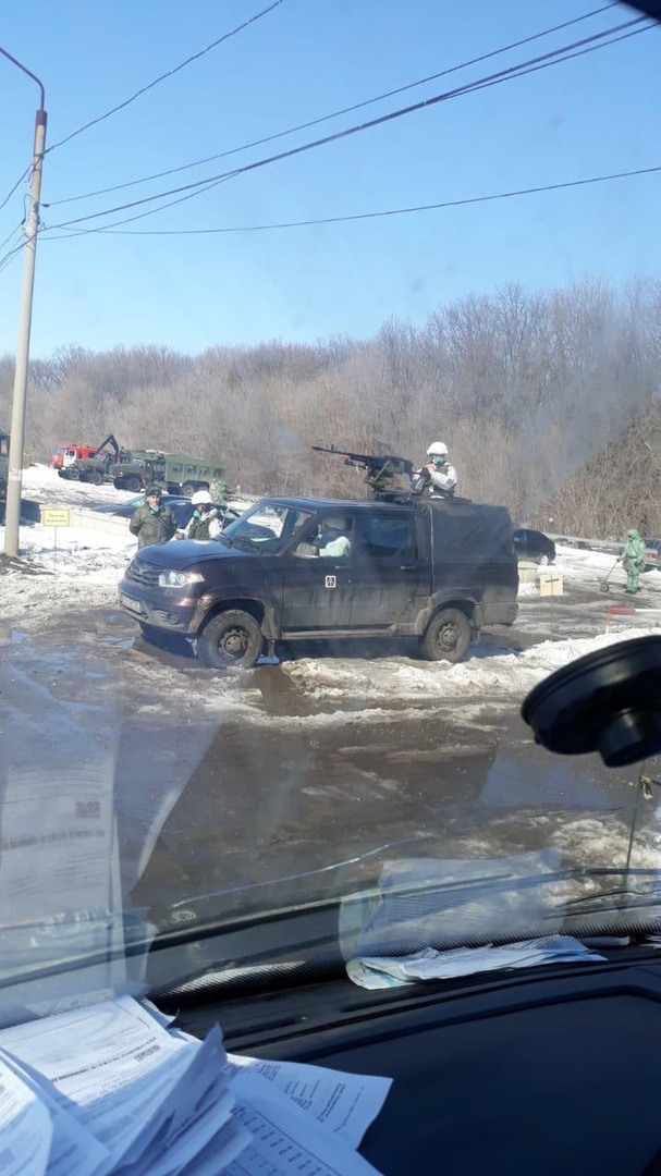 Давайте фото у кого какой вид из окна на оживленные улицы городов в настоящий момент