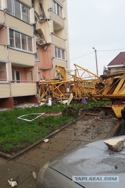 Упал кран. Киров.