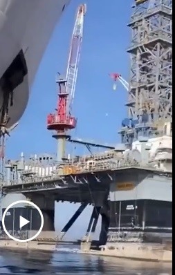 Старые корабли прибывают в свой последний порт