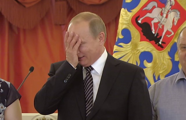 Путин посетил коронавирусную больницу