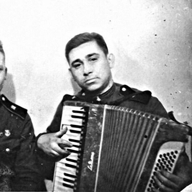 Армейские фотографии советских знаменитостей.