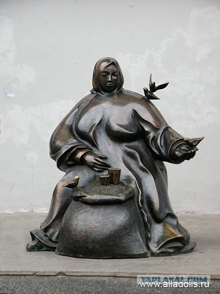 Забавная скульптура