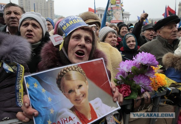 Протестующие в Донецке требуют провести референдум