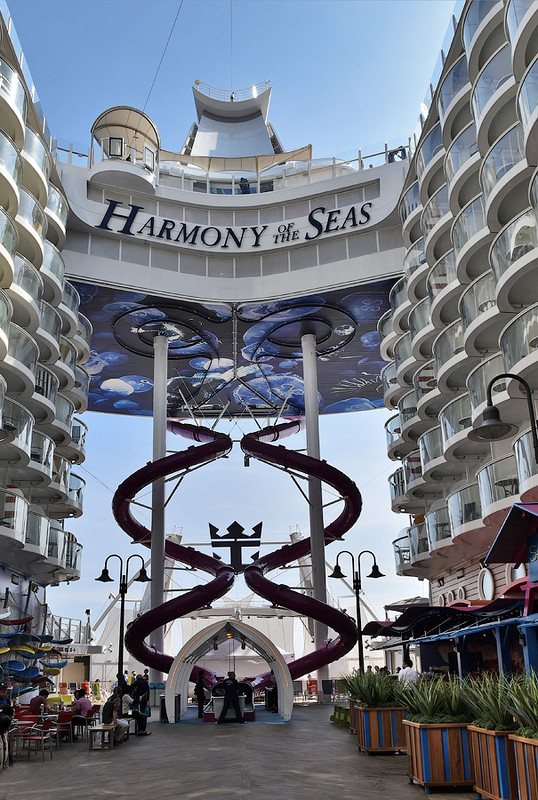 О новом городе развлечений на воде: инаугурационный круиз на гиганте Harmony of the Seas
