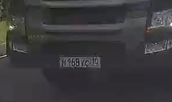 Ручками машет, м...ла!