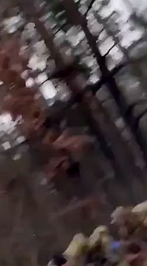 Танк стреляет в упор