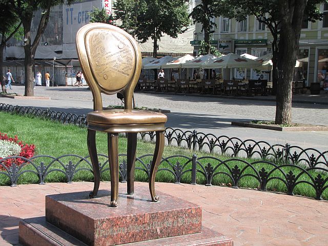 10 самых веселых памятников в России