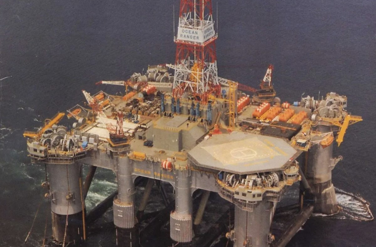 «Неуязвимая» нефтяная платформа затонула за пару часов. Погибли 84 человека