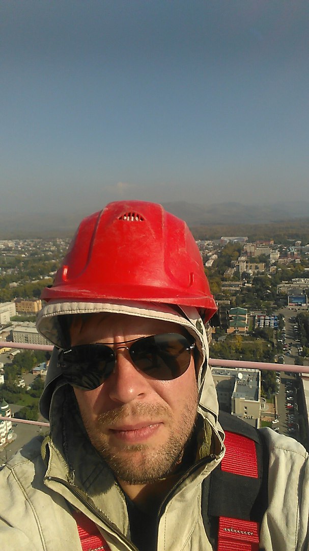Как поменять лампочку в фонарике на высоте 600 метров