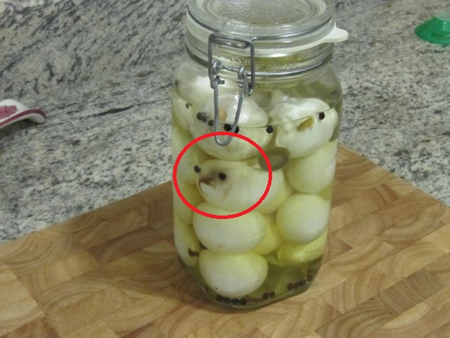 Маринованные яйца.