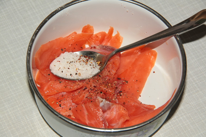 Рецепт семужного посола. Рыба семужного посола. Красная соленая рыба в томатном соке. Азиатский соус к соленой рыбе. Еда Лазерсон засолка рыбы.