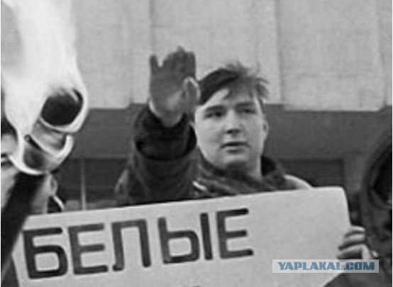 С мемориала Катынь убрали флаг Польши