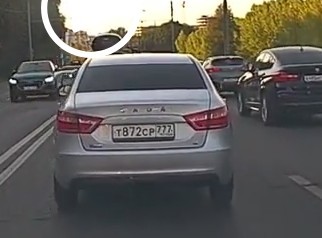 Очередной урод за рулем