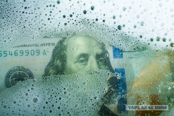 Кроссовки за 1.1 млн рублей продают в ЦУМе. Налетай! Только по очереди