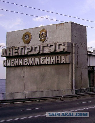Опять украинцы к памятнику пристают