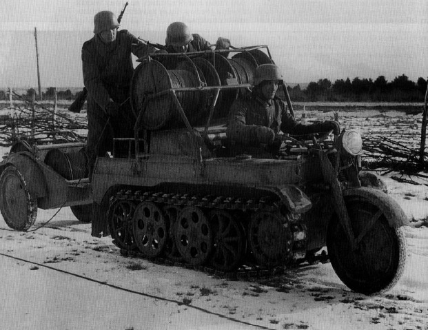 Полугусеничный мотоцикл – артиллерийский тягач времен 2-й мировой войны