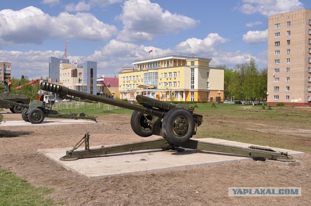 Самолет во дворе