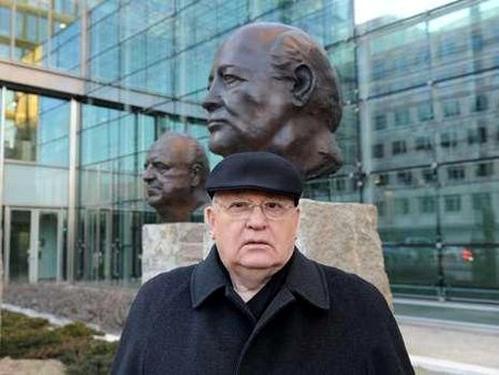 Помянём? Последний день великой страны, проданной ее правителем.