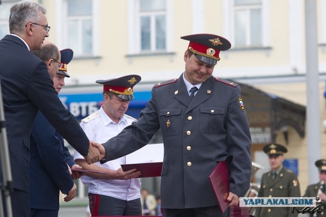 Наша служба и опасна и трудна