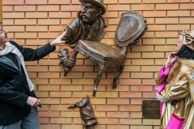 Памятник Кисе Воробьянинову…