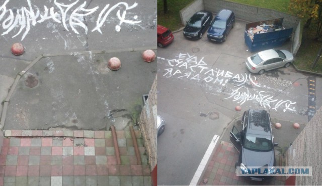 В Петербурге водитель припарковал "Порше" прямо на лестнице подъезда