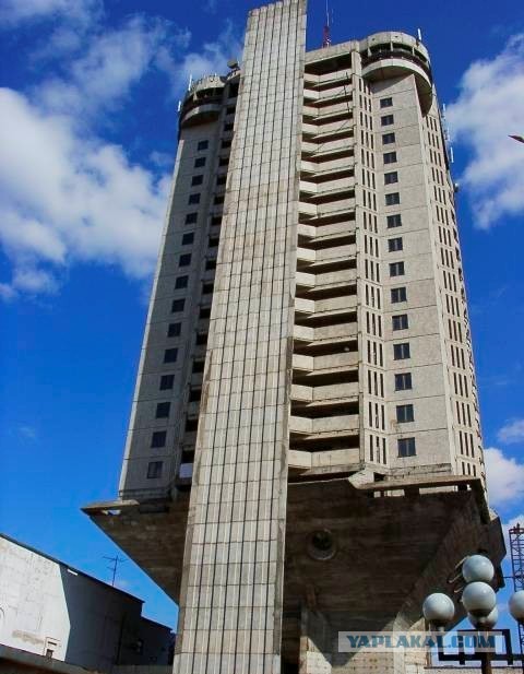 Как чуть не рухнул небоскреб "на ножках"