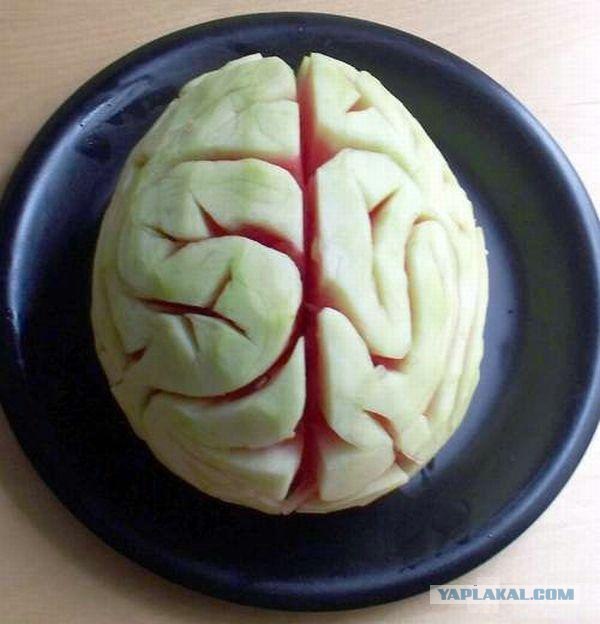 Как сделать из арбуза мозг (4 фото)