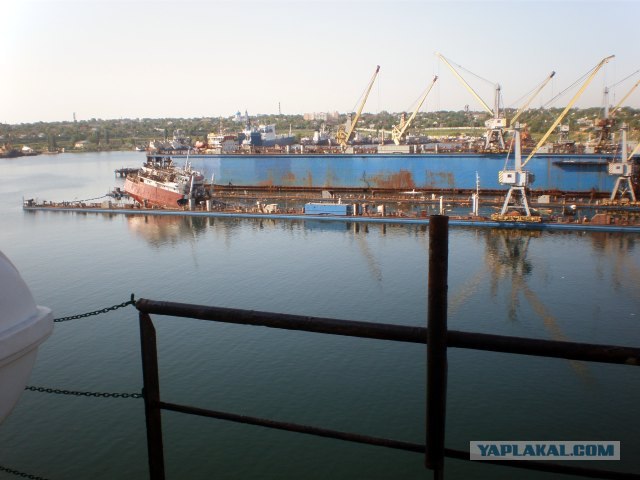 В порту док утонул вместе с судном