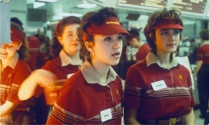 Как в СССР открыли первый McDonald’s: люди не понимали, что едят и почему им улыбаются