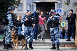 Уволившийся после отказа разгонять протестующих полицейский рассказал об угрозах