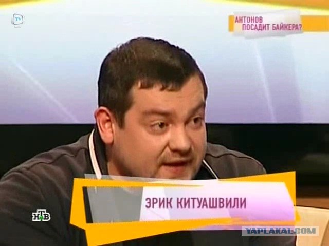 Крутые ребята против одной девушки