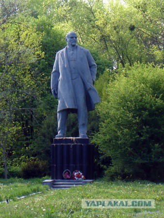 Памятники Ленину