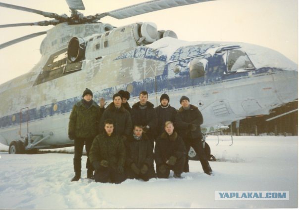 Полузаброшенная стоянка авиатехники