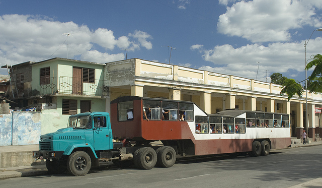 Экскурсия по кубинскому автопрому