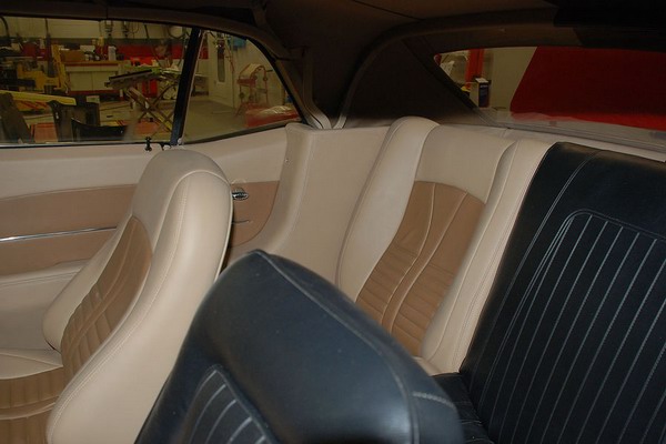 Шеви Камаро в стиле "Джекил и Хайд"