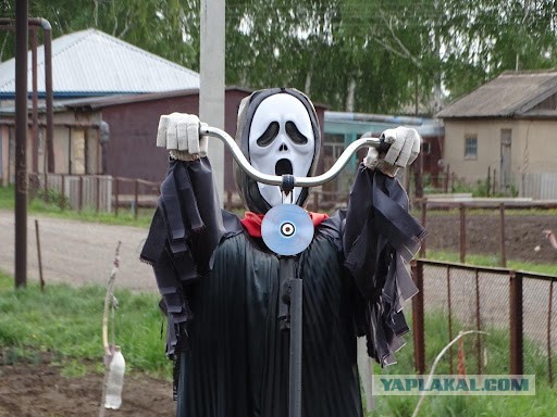 «Сдохни, нах*й, в этом худи»