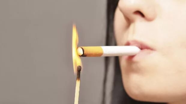 Не прикуривайте от взрывпакетов. Даже если вы - сапер