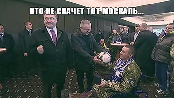 Лукашенко попытался вручить цветы человеку без рук