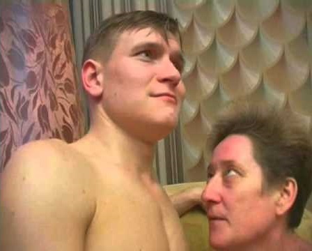 Удар ножом в лицо в московском метро за надоевшие разговоры по телефону