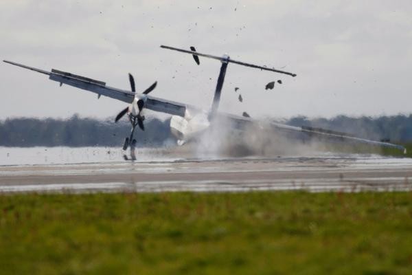 Российский экипаж грузового самолёта Ан-32 успешно посадил поврежденный борт в аэропорту ливийского Бенгази